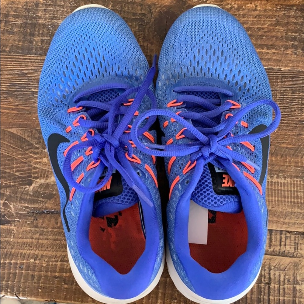 NIKE SNEAKERS